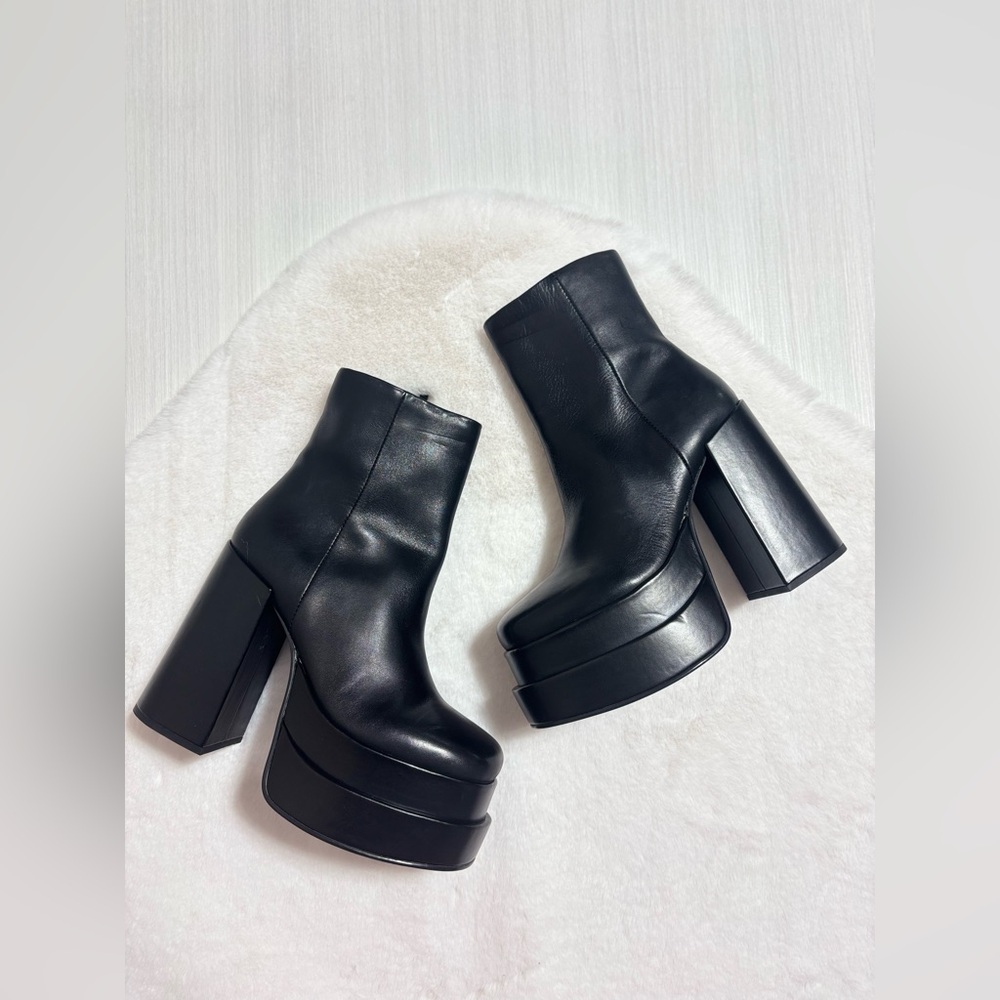 Steve Madden Cobra Black Boots